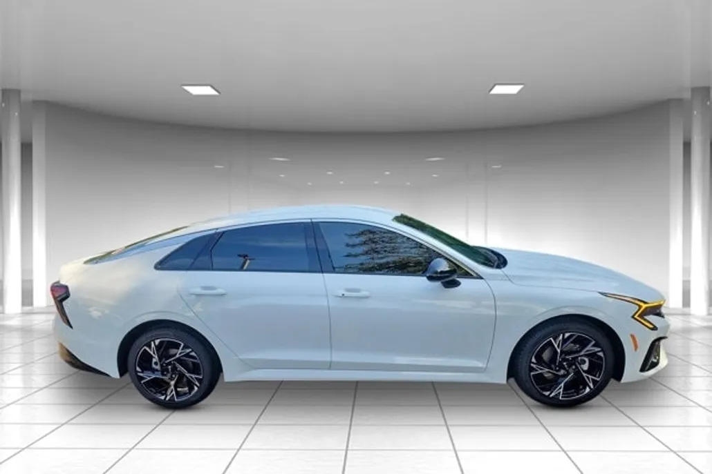 2026 Kia K5 GT-Line photo 1