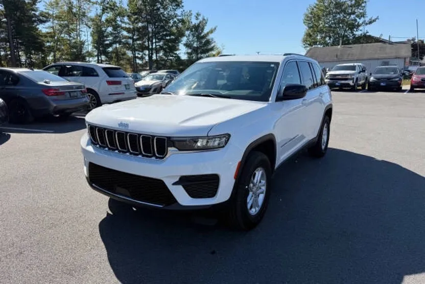 2023 Jeep Grand Cherokee Laredo Altitude photo 1