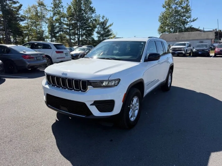 2023 Jeep Grand Cherokee Laredo Altitude photo 1