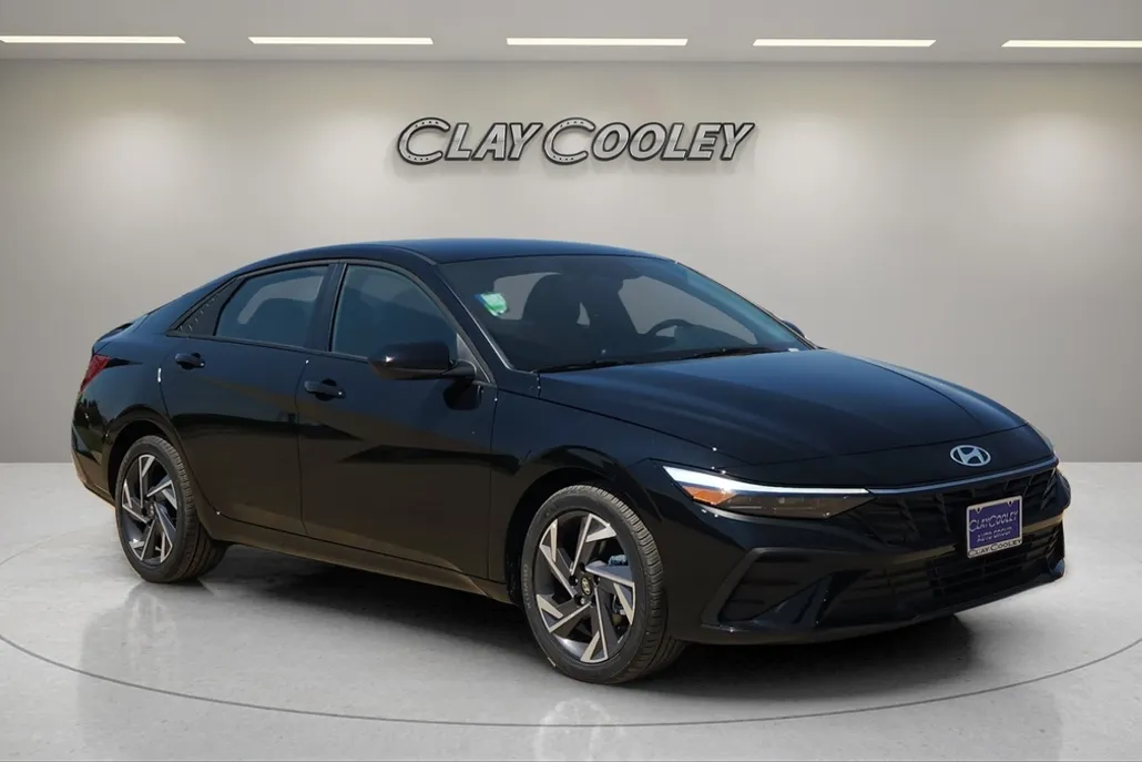 2025 Hyundai Elantra SEL Sport photo 1