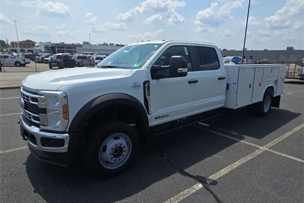 2025 Ford F-550 XL photo 1