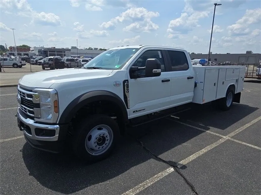 2025 Ford F-550 XL photo 1