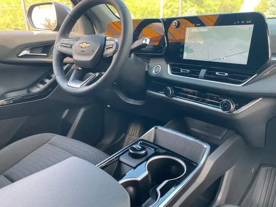 2026 Chevrolet Equinox LT photo 1