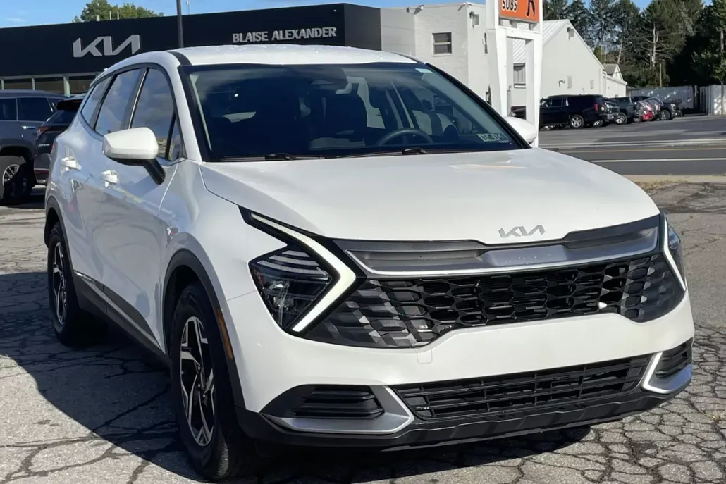 2024 Kia Sportage LX photo 1