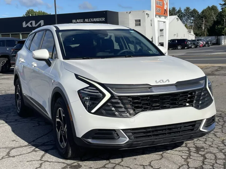 2024 Kia Sportage LX photo 1