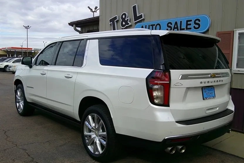2021 Chevrolet Suburban High Country photo 1