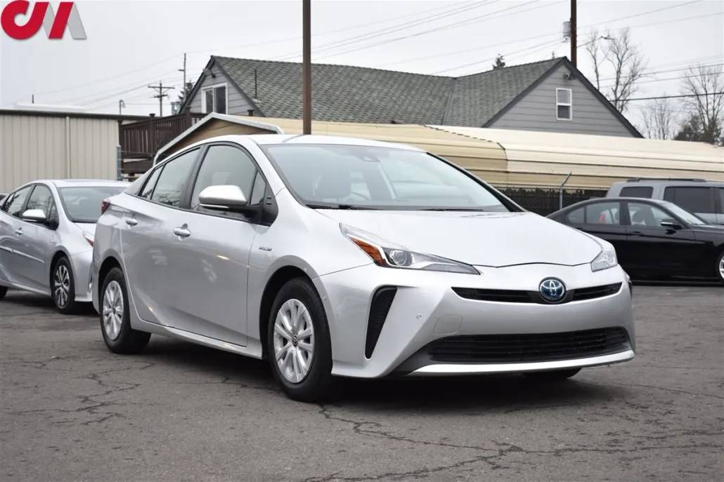 2022 Toyota Prius L Eco photo 1