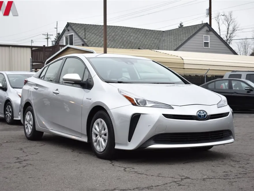 2022 Toyota Prius L Eco photo 1