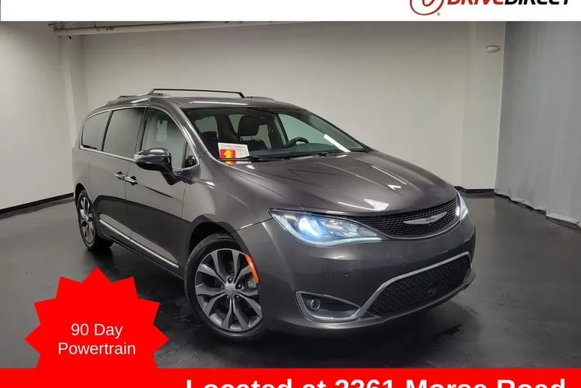 2017 Chrysler Pacifica Limited photo 1