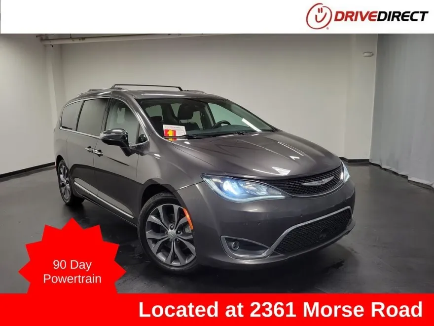 2017 Chrysler Pacifica Limited photo 1