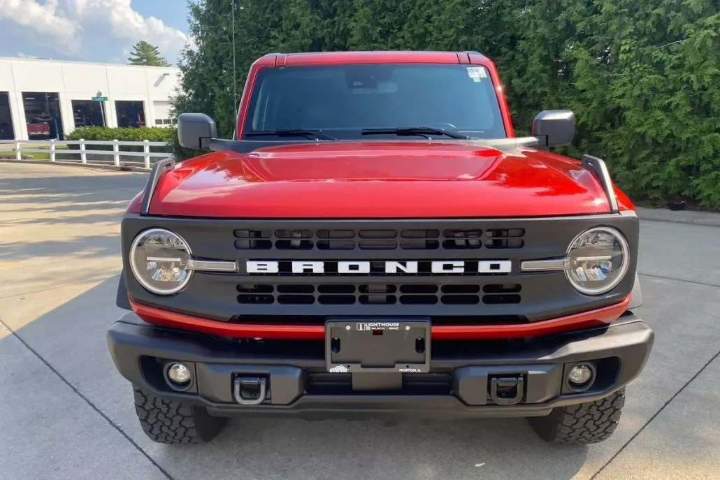 2023 Ford Bronco Base photo 1