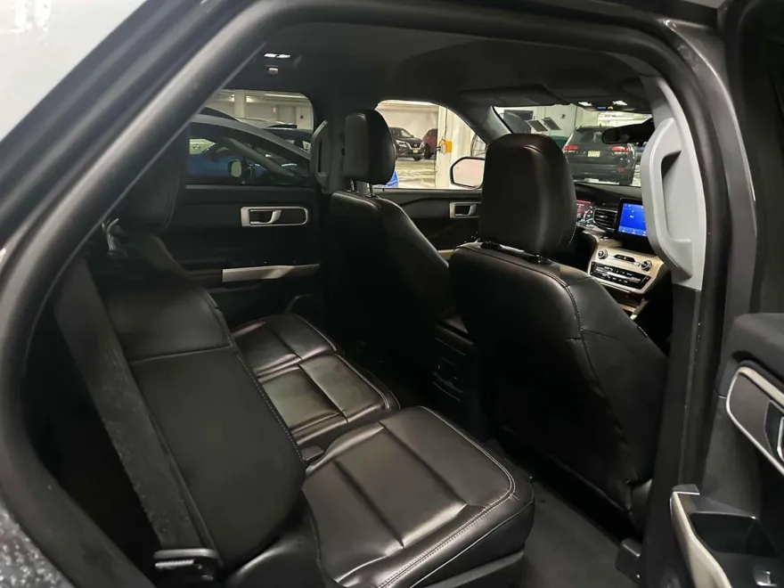 2023 Ford Explorer XLT photo 12