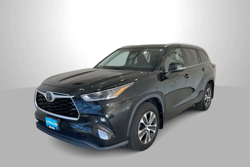 2021 Toyota Highlander XLE photo 1