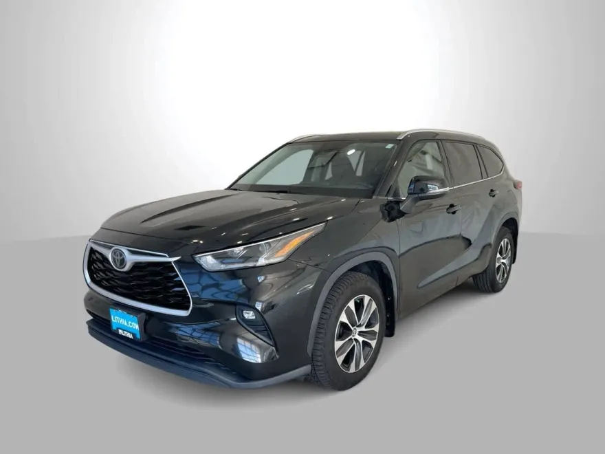 2021 Toyota Highlander XLE photo 1