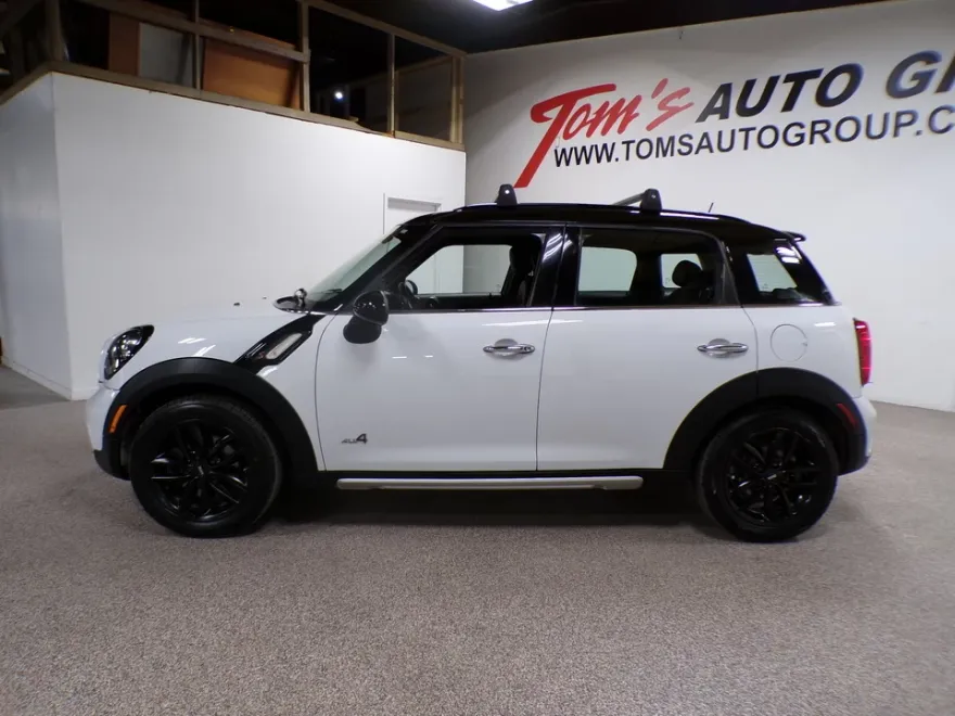 2016 Mini Cooper S ALL4 photo 2