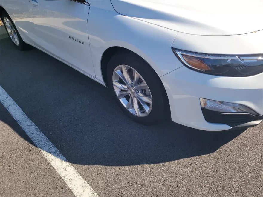2024 Chevrolet Malibu 1LT photo 1
