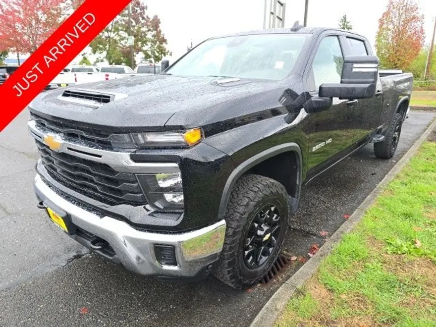 2024 Chevrolet Silverado 3500HD LT photo 1
