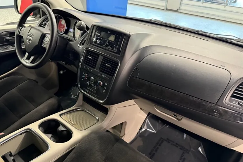 2014 Dodge Grand Caravan SXT photo 1