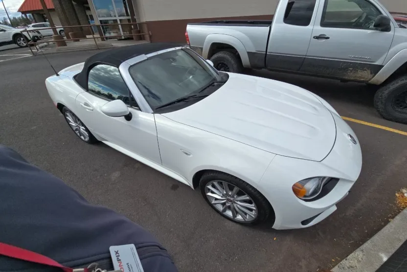 2017 Fiat 124 Spider Lusso photo 1