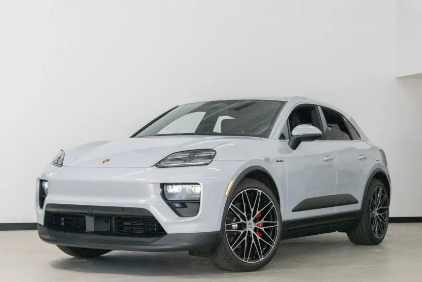 2025 Porsche Macan Electric photo 1