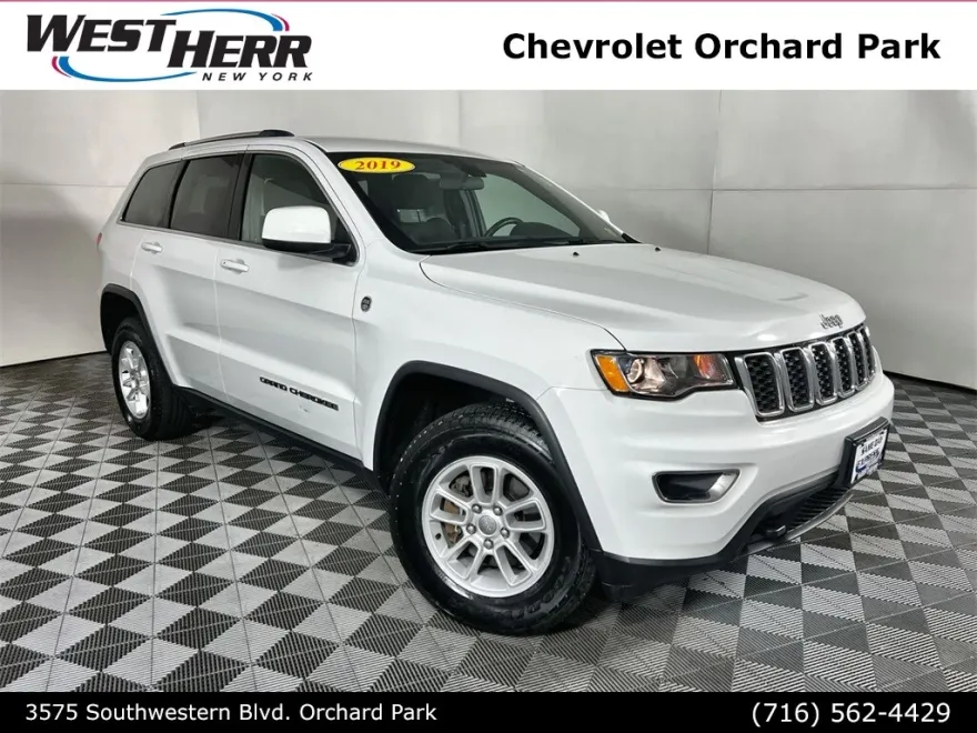 2019 Jeep Grand Cherokee Laredo photo 1