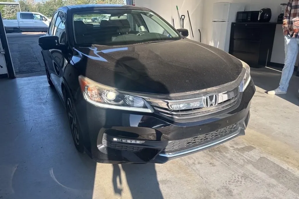 2017 Honda Accord EX photo 1