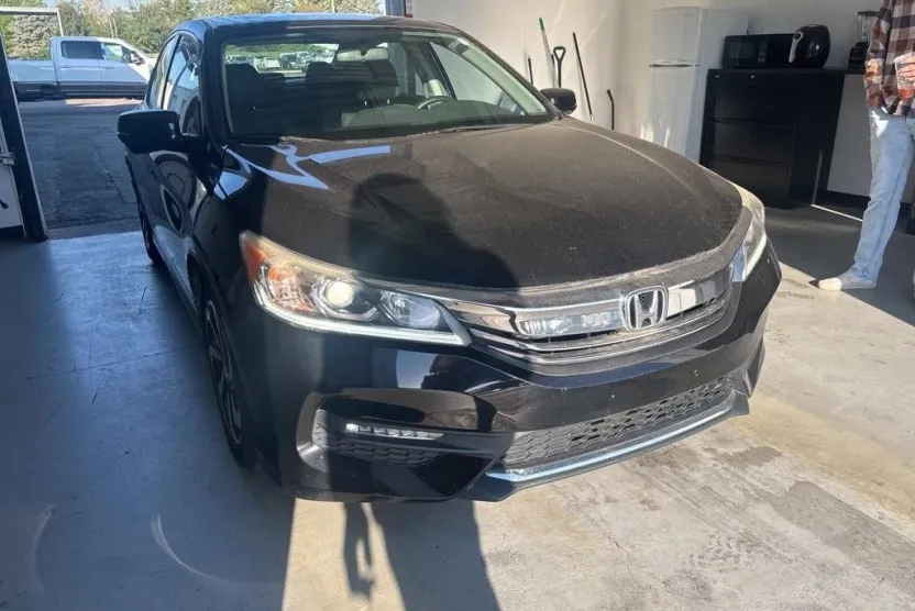 2017 Honda Accord EX photo 1