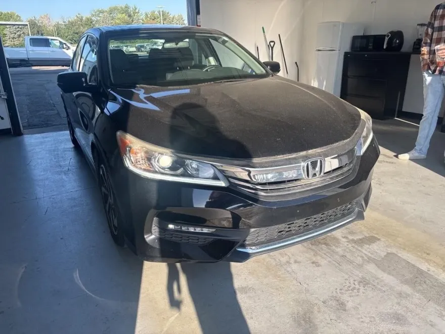 2017 Honda Accord EX photo 1