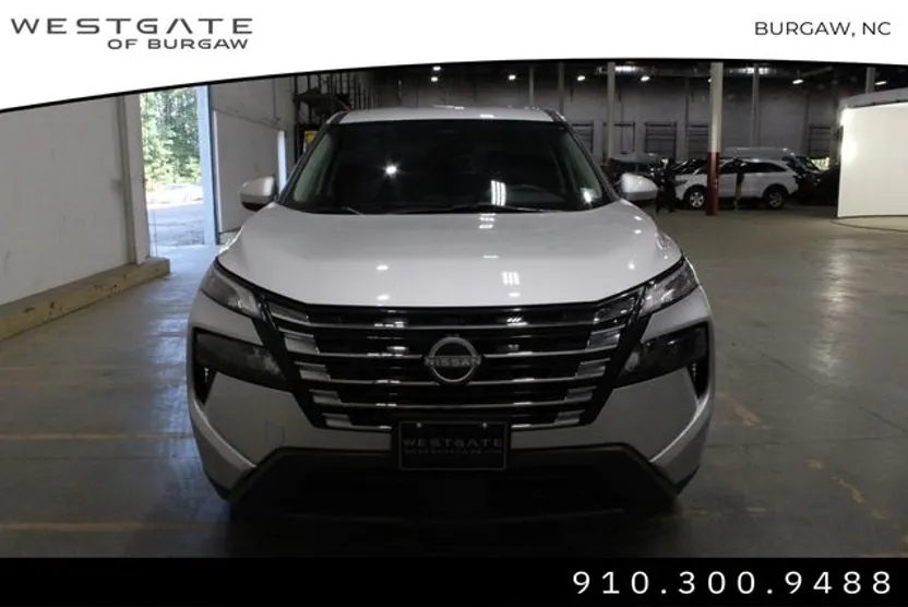 2024 Nissan Rogue SV photo 1