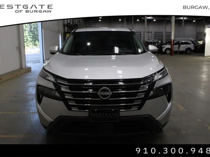 2024 Nissan Rogue SV photo 1