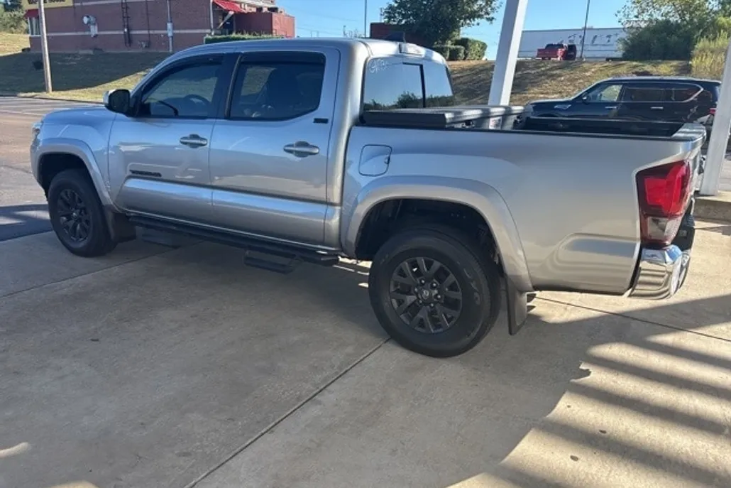 2021 Toyota Tacoma V6 photo 1