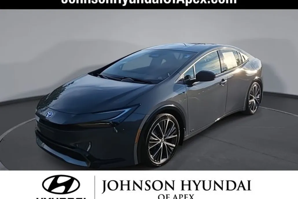 2023 Toyota Prius XLE photo 1