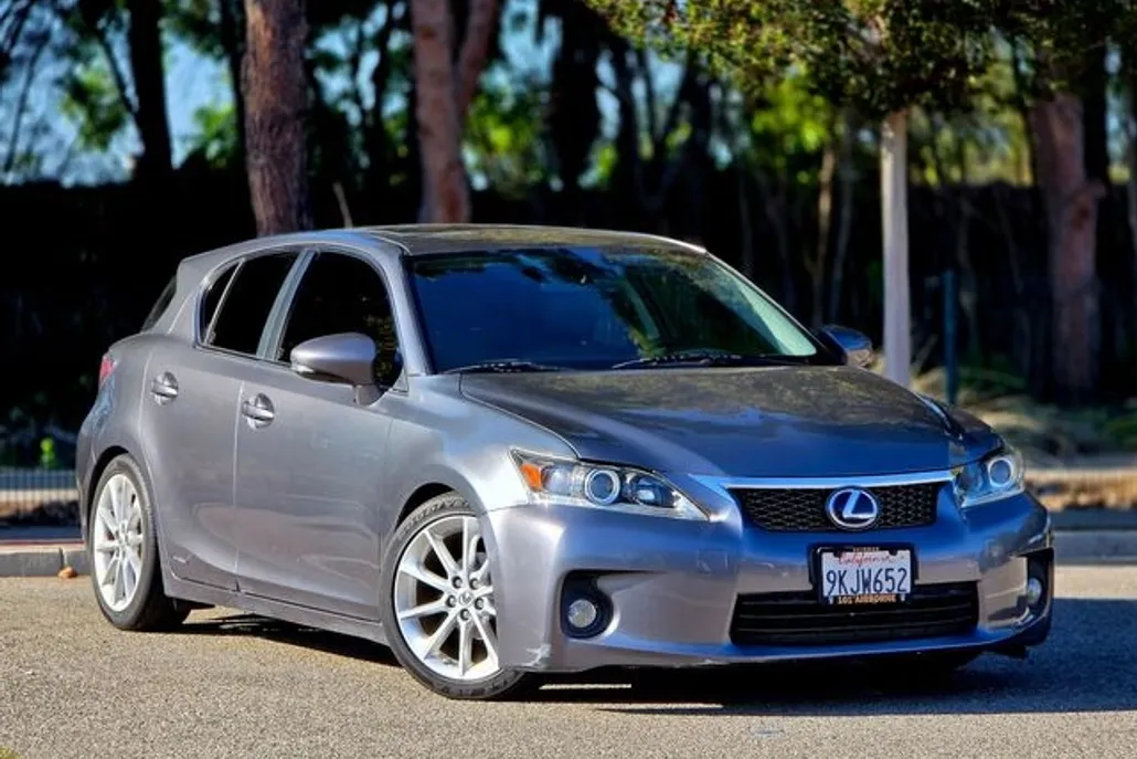 2013 Lexus CT 200h photo 1