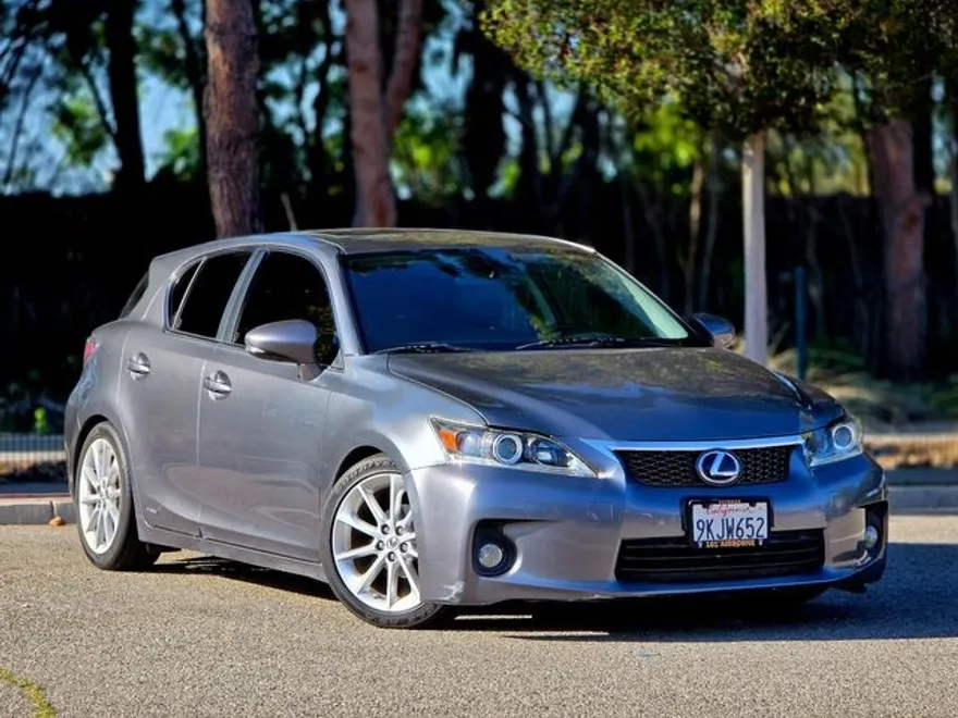 2013 Lexus CT 200h photo 1