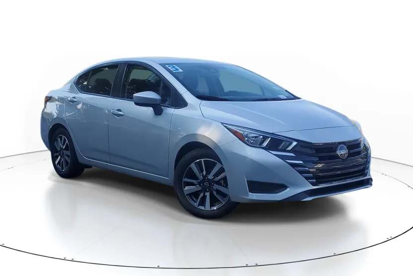2023 Nissan Versa 1.6 SV photo 1
