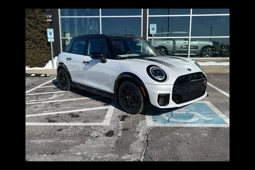 2025 Mini Cooper 4 Door Hardtop S photo 1