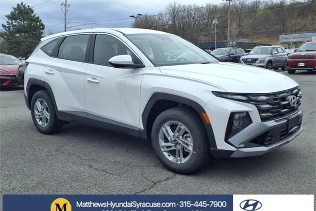 2025 Hyundai Tucson SE photo 1