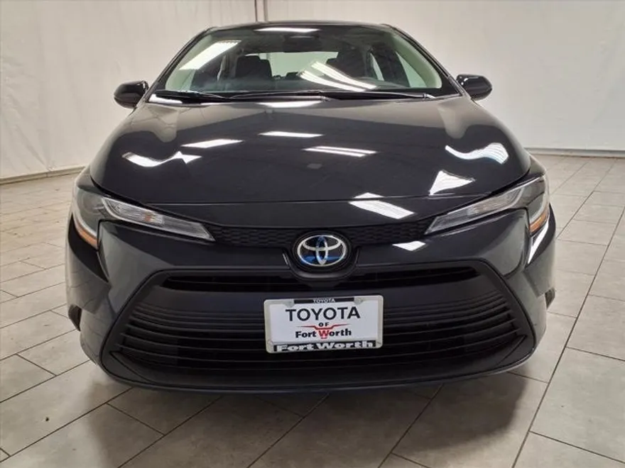 2025 Toyota Corolla LE photo 1