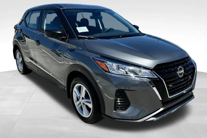 2025 Nissan Kicks Play S photo 1