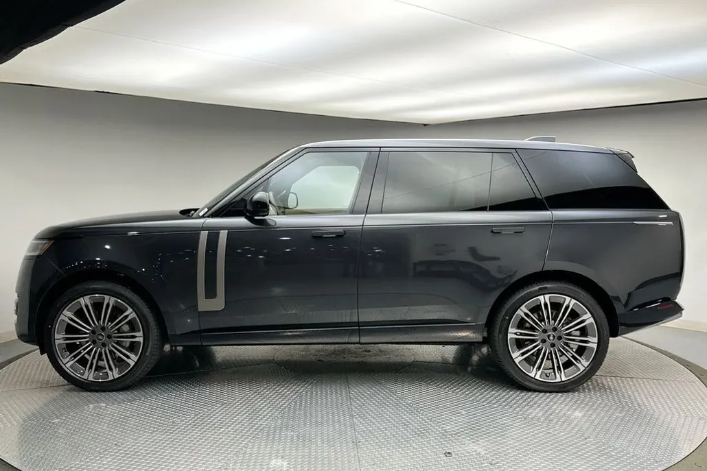 2025 Land Rover Range Rover SE photo 1