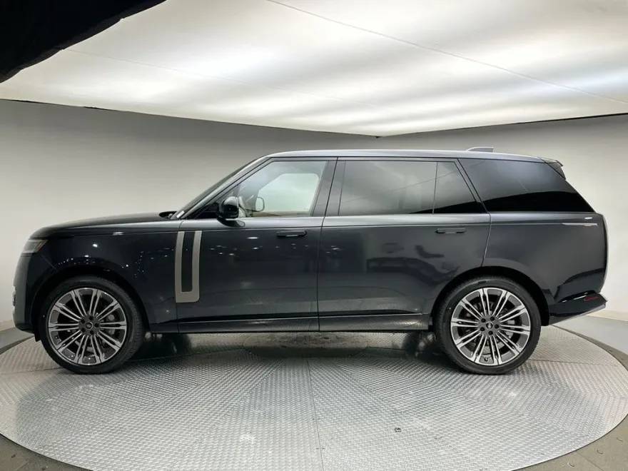2025 Land Rover Range Rover SE photo 1