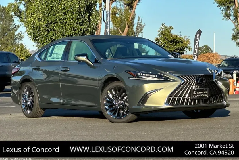 2025 Lexus ES 300h Luxury photo 1