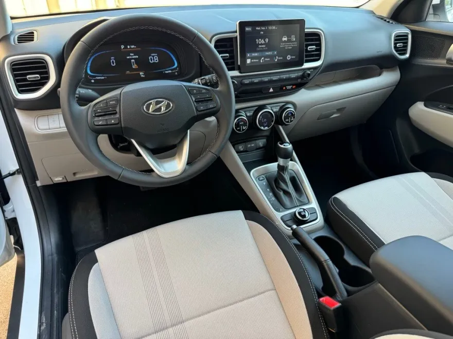 2025 Hyundai Venue SEL photo 1