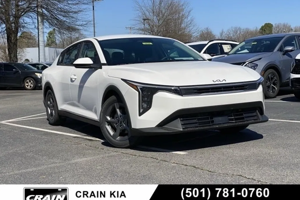 2025 Kia K4 LXS photo 1