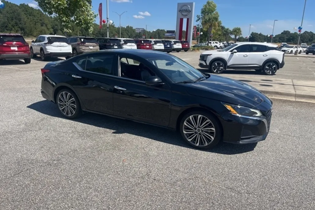 2023 Nissan Altima 2.5 SL photo 1