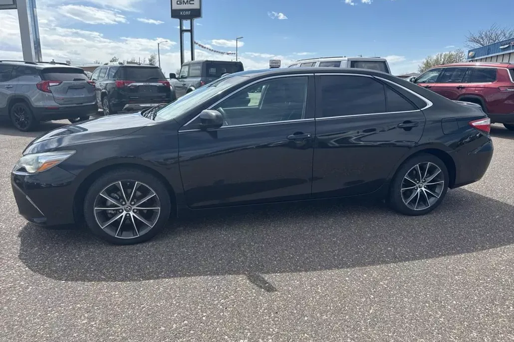 2015 Toyota Camry XSE photo 1