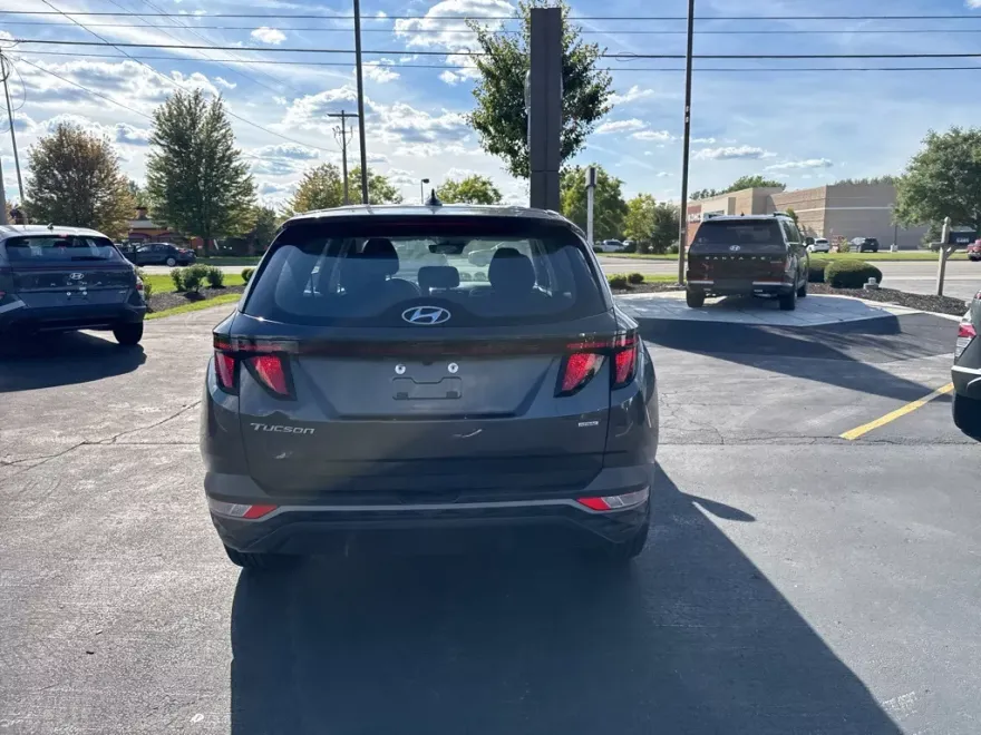 2023 Hyundai Tucson SE photo 1
