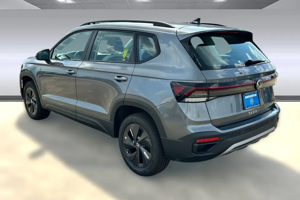 2025 Volkswagen Taos S photo 1
