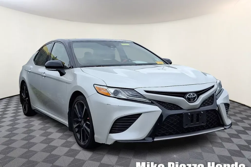 2020 Toyota Camry XSE photo 1