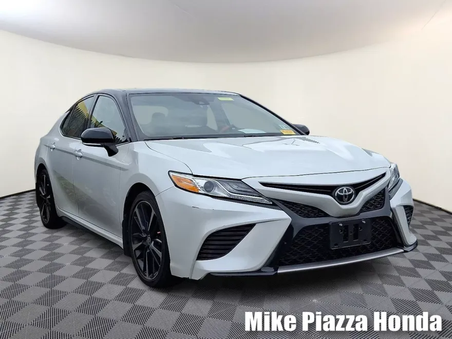 2020 Toyota Camry XSE photo 1